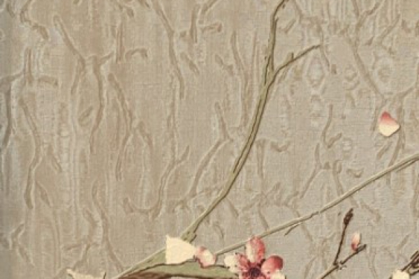 کاغذ دیواری طرح شاخه و شکوفه های کرم و قرمز در زمینه رگه دار قهوه ای