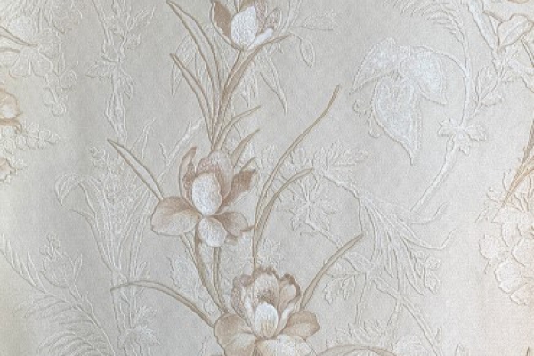 کاغذ دیواری طرح شاخه و گل های کرم و قهوه ای و زمینه برجسته گرماژ بالا ایتالیایی