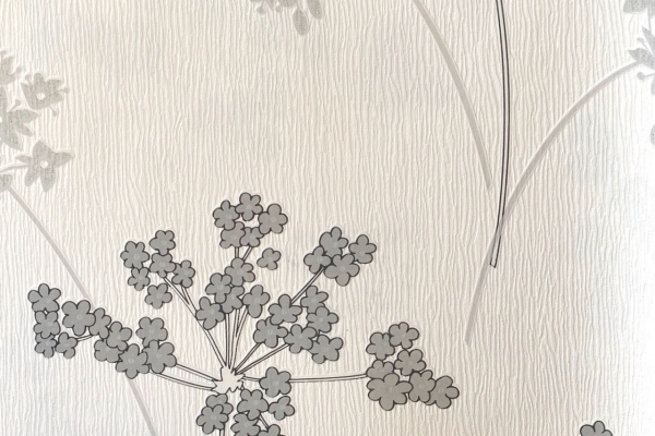 کاغذ دیواری دارای گل های کوچک در زمینه روشن