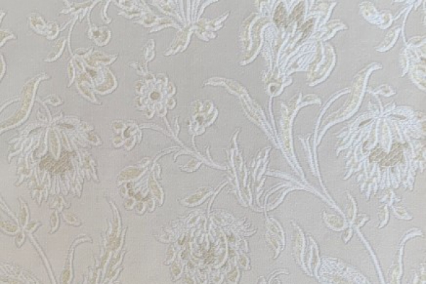 کاغذ دیواری طرح گل های طوسی با لبه های قهوه ای کم رنگ و زمینه